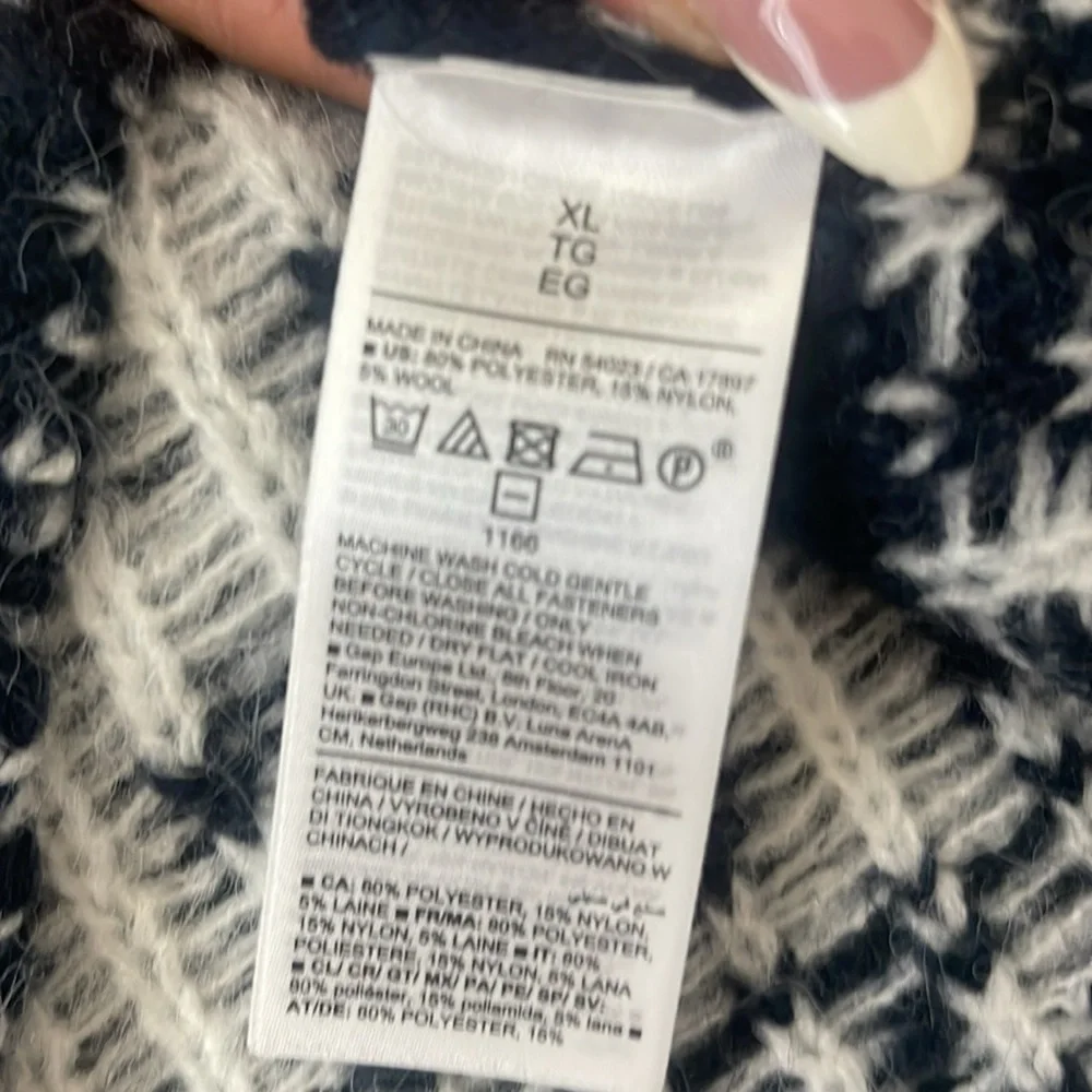 Old Navy Fair Isle Holiday Cardigan Sweater – XL Cozy Knit Button Front - Picture 8 of 8